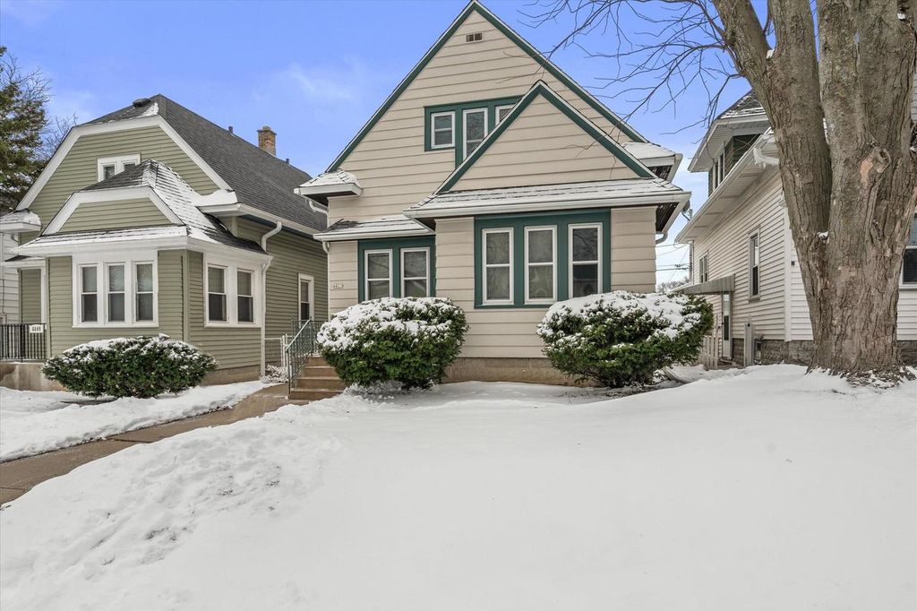 6611 W Moltke AVENUE, Milwaukee, WI 53210