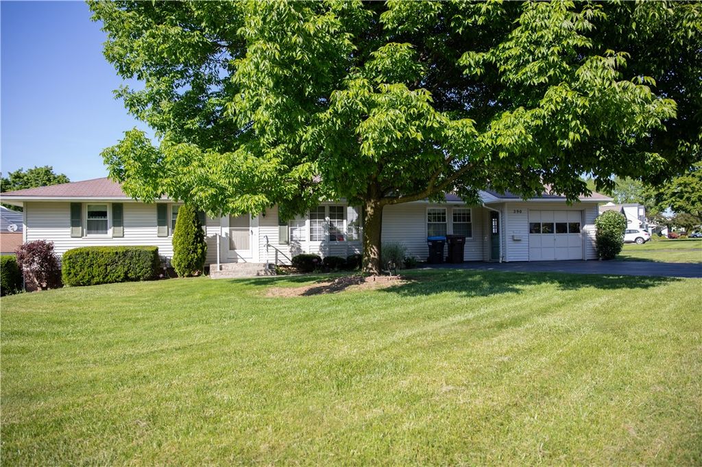 290 Sandalwood Drive, Greece, NY 14616