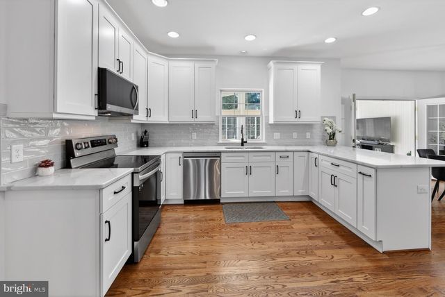 11 BRADLEY DR, Wilmington, DE 19803