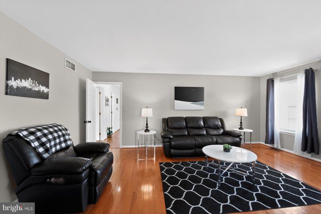 11 BRADLEY DR, Wilmington, DE 19803