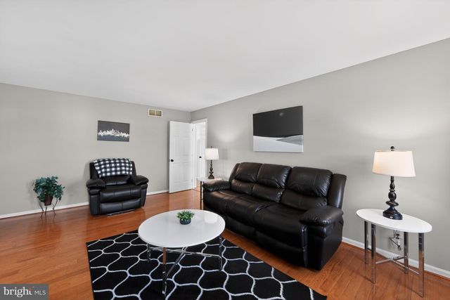 11 BRADLEY DR, Wilmington, DE 19803