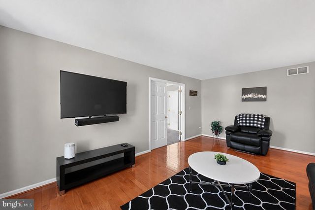 11 BRADLEY DR, Wilmington, DE 19803
