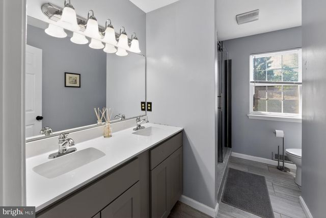 11 BRADLEY DR, Wilmington, DE 19803