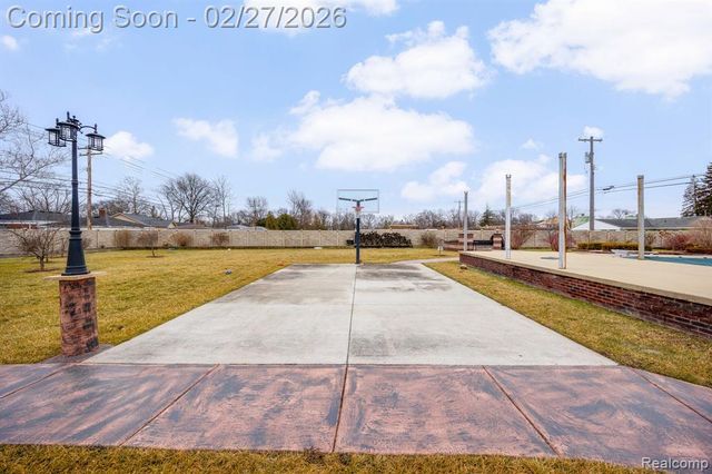 6616 Fairwood Drive, Dearborn Heights, MI 48127