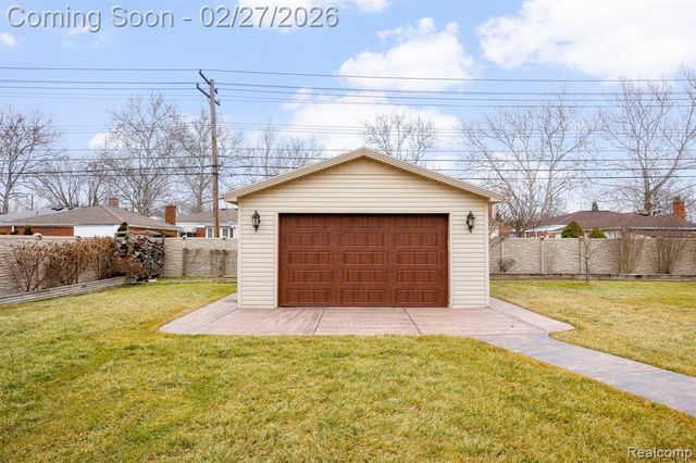 6616 Fairwood Drive, Dearborn Heights, MI 48127