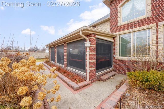 6616 Fairwood Drive, Dearborn Heights, MI 48127