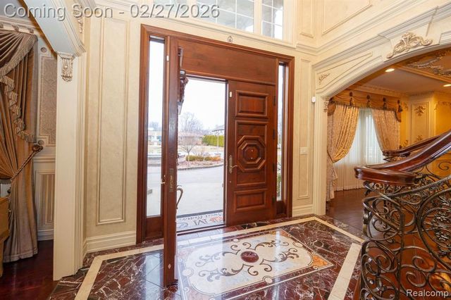 6616 Fairwood Drive, Dearborn Heights, MI 48127