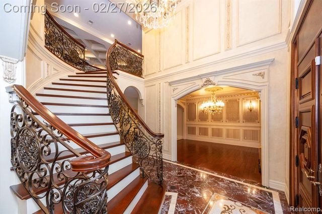 6616 Fairwood Drive, Dearborn Heights, MI 48127