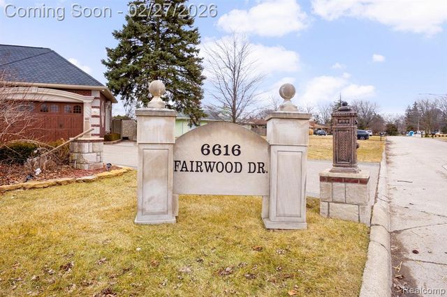 6616 Fairwood Drive, Dearborn Heights, MI 48127