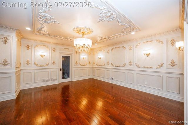 6616 Fairwood Drive, Dearborn Heights, MI 48127