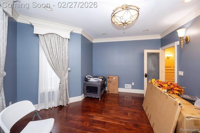 6616 Fairwood Drive, Dearborn Heights, MI 48127