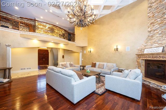 6616 Fairwood Drive, Dearborn Heights, MI 48127