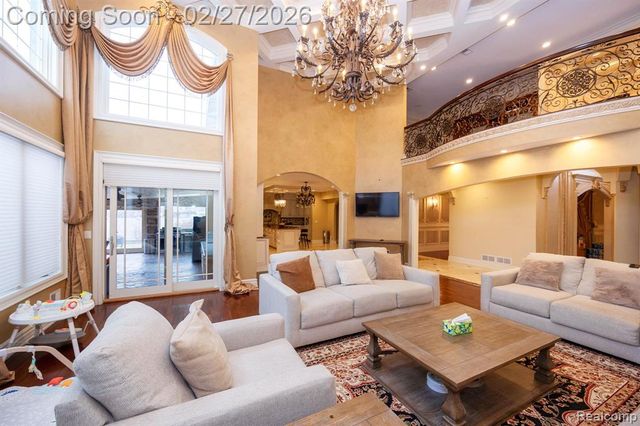 6616 Fairwood Drive, Dearborn Heights, MI 48127