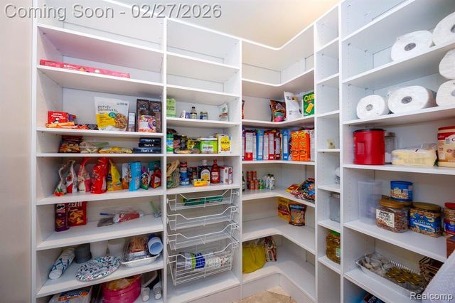 6616 Fairwood Drive, Dearborn Heights, MI 48127