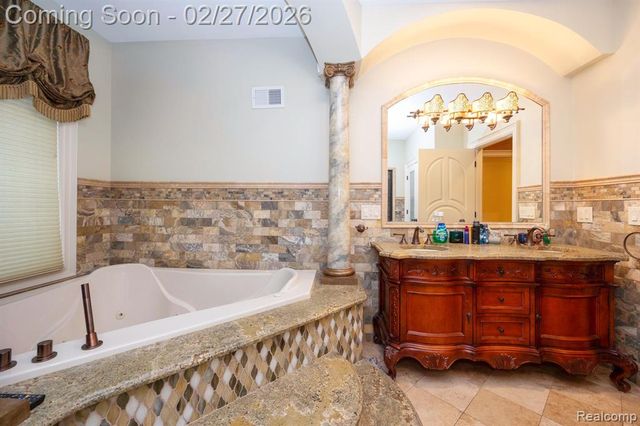 6616 Fairwood Drive, Dearborn Heights, MI 48127