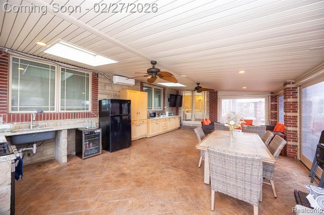 6616 Fairwood Drive, Dearborn Heights, MI 48127