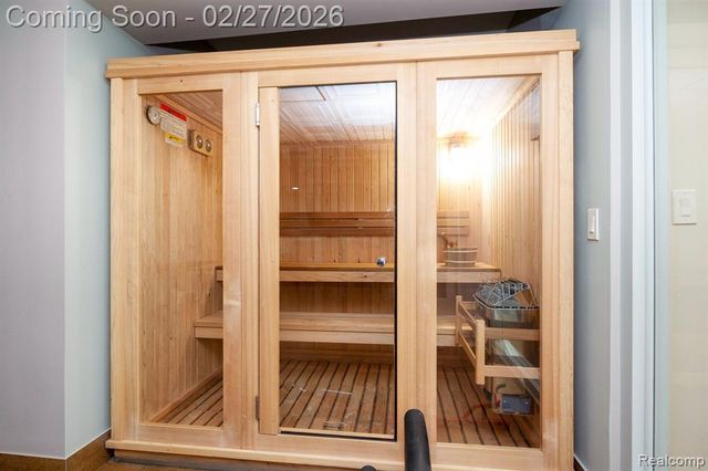 6616 Fairwood Drive, Dearborn Heights, MI 48127