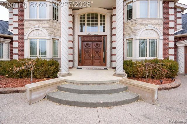 6616 Fairwood Drive, Dearborn Heights, MI 48127