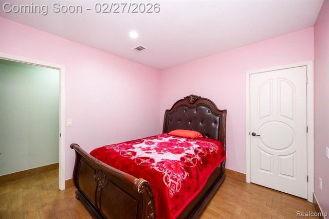 6616 Fairwood Drive, Dearborn Heights, MI 48127