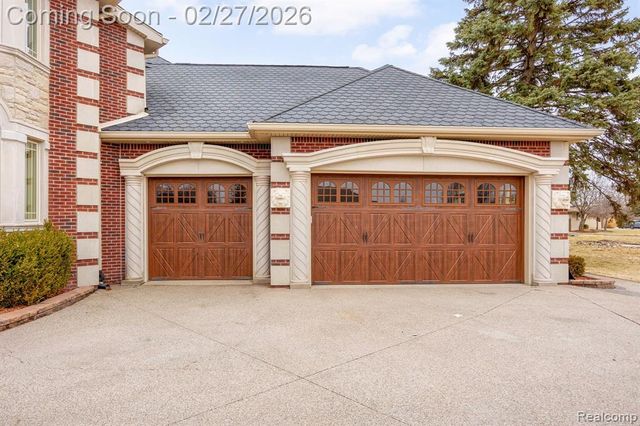 6616 Fairwood Drive, Dearborn Heights, MI 48127