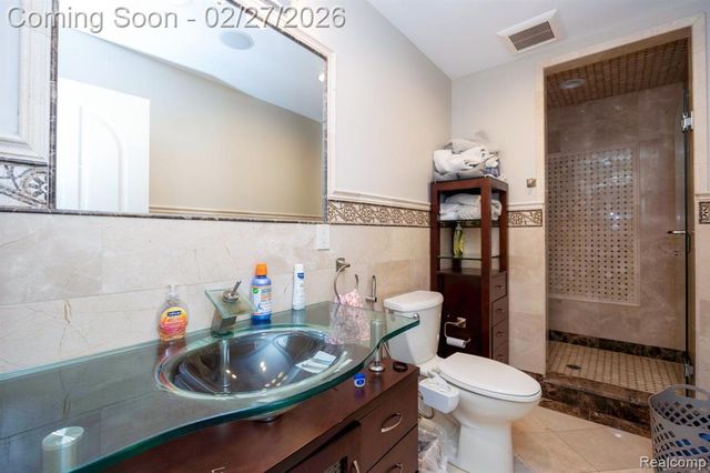 6616 Fairwood Drive, Dearborn Heights, MI 48127