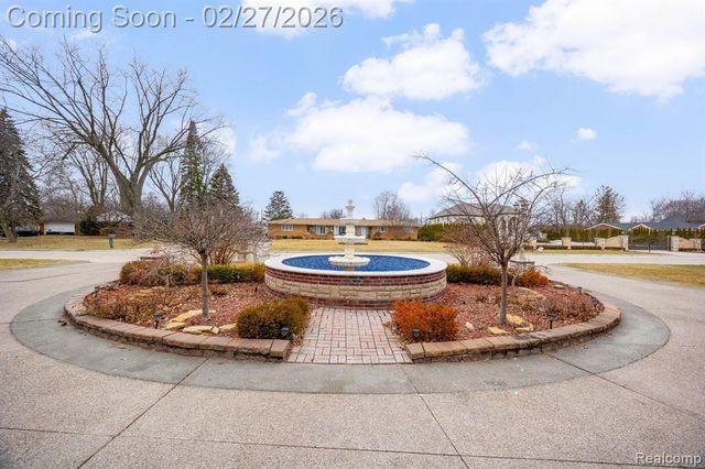6616 Fairwood Drive, Dearborn Heights, MI 48127