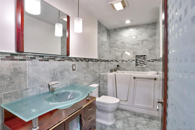 18 Wilsher Drive, Monsey, NY 10952