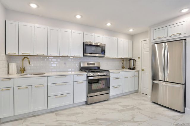 18 Wilsher Drive, Monsey, NY 10952