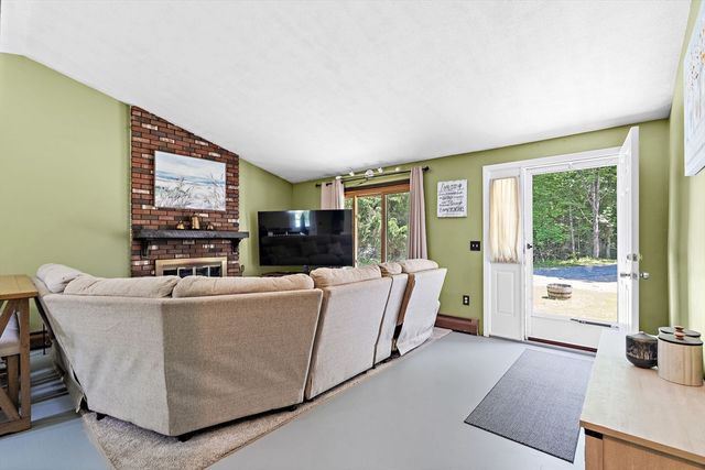 90 Oakmont Ave, Westminster, MA 01473