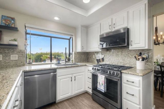 532 JOBE HILL DRIVE, Vista, CA 92081