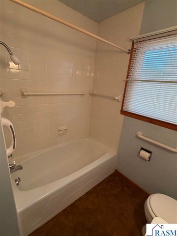 205 Lakeview Drive, Eagle Lake, MN 56024