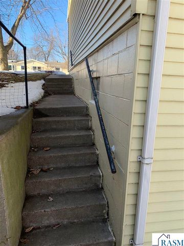 205 Lakeview Drive, Eagle Lake, MN 56024