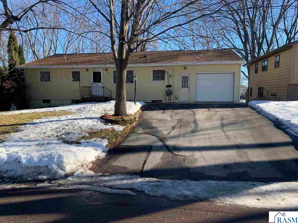 205 Lakeview Drive, Eagle Lake, MN 56024