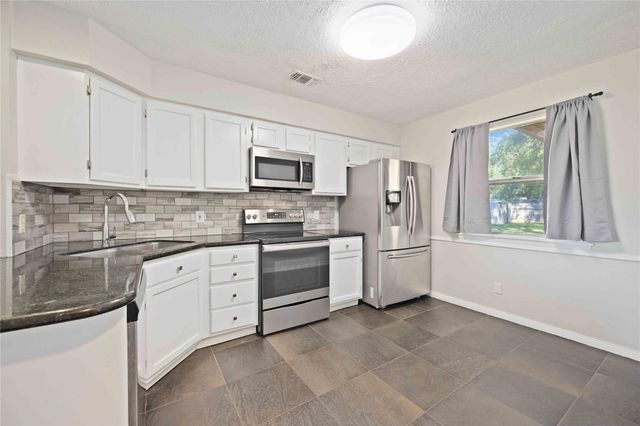 9809 Condor Drive, Conroe, TX 77385