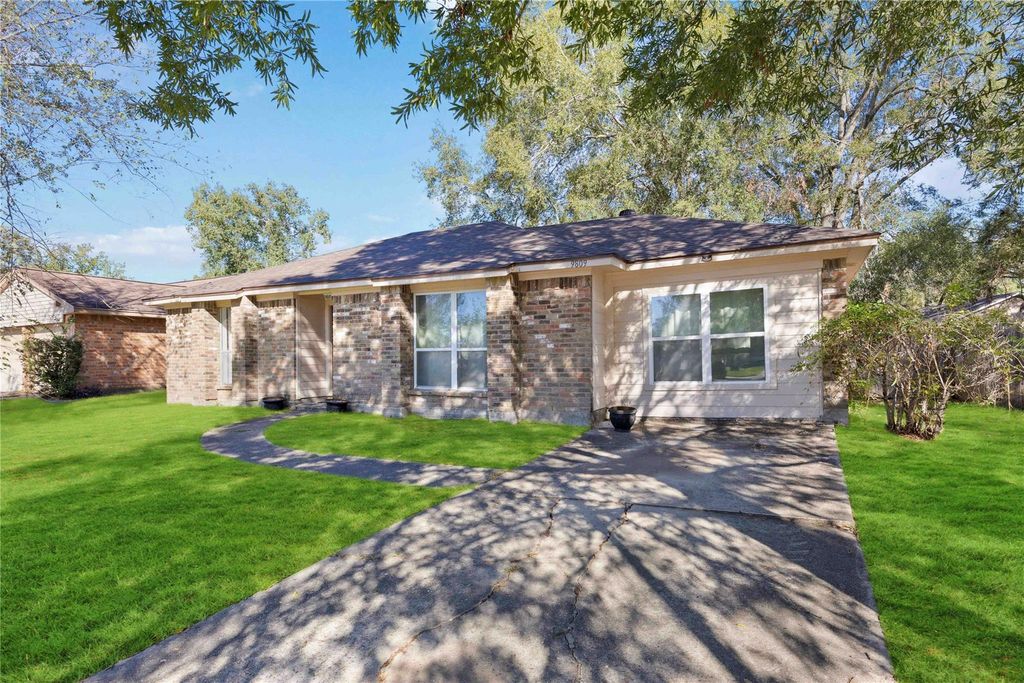 9809 Condor Drive, Conroe, TX 77385