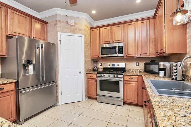 9106 Dogwood Ridge Drive, Charlotte, NC 28227