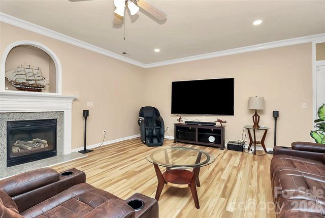 9106 Dogwood Ridge Drive, Charlotte, NC 28227