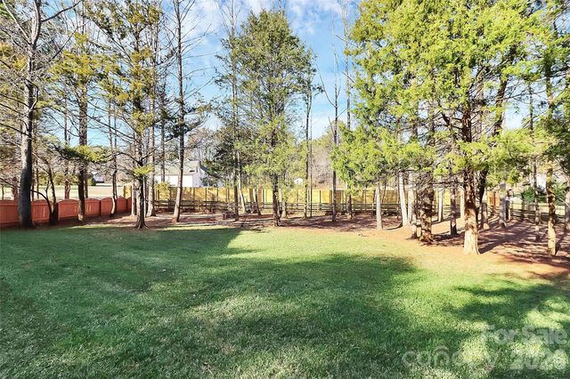 9106 Dogwood Ridge Drive, Charlotte, NC 28227