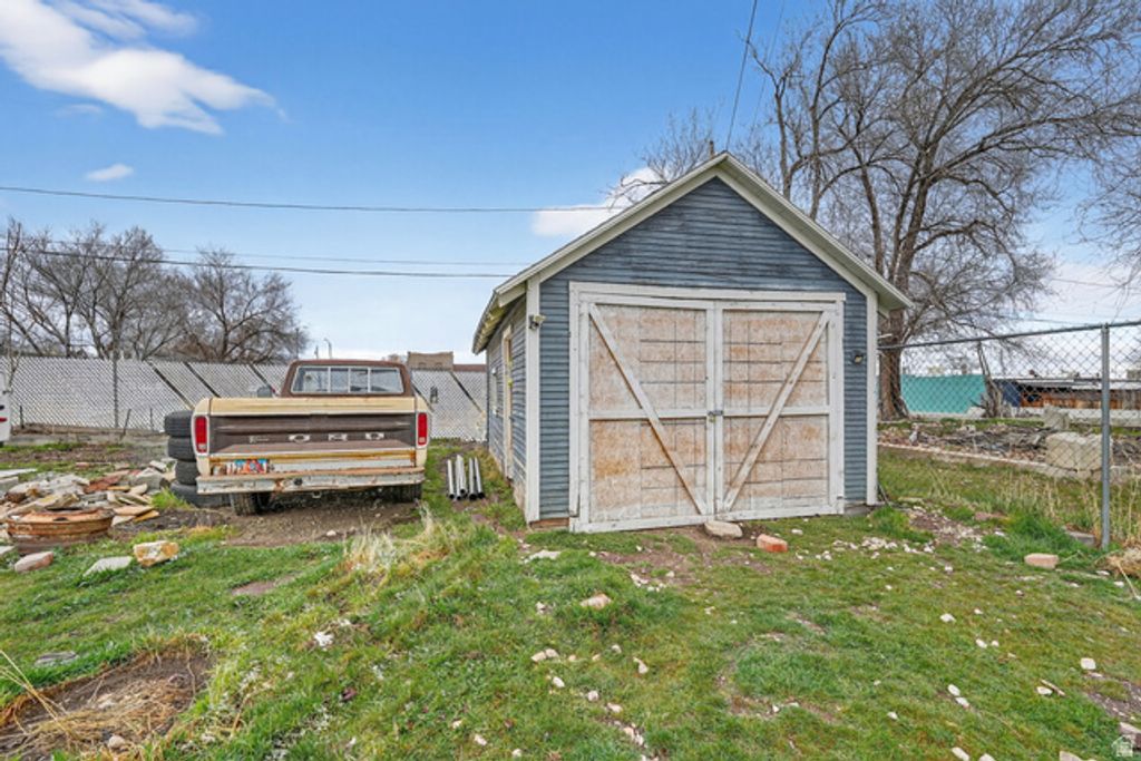 Image 19 of property listing at 77 N 4TH ST, Tooele, UT 84074