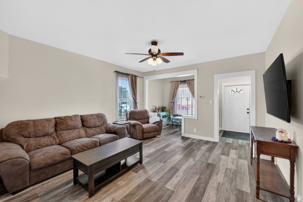 Image 6 of property listing at 77 N 4TH ST, Tooele, UT 84074