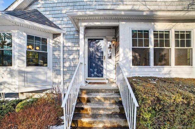 14 Pond View Lane, Ossining, NY 10562