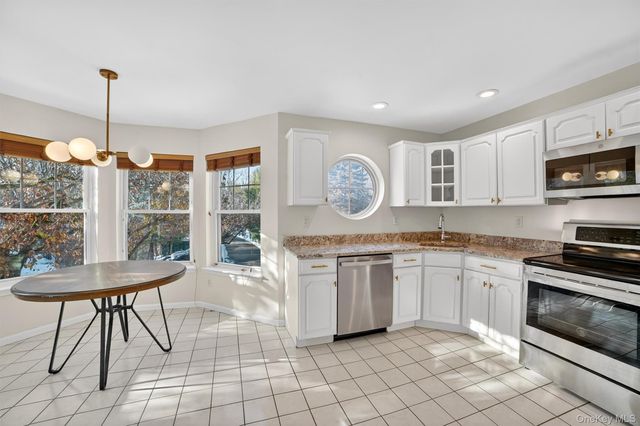 14 Pond View Lane, Ossining, NY 10562