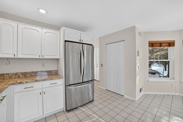 14 Pond View Lane, Ossining, NY 10562