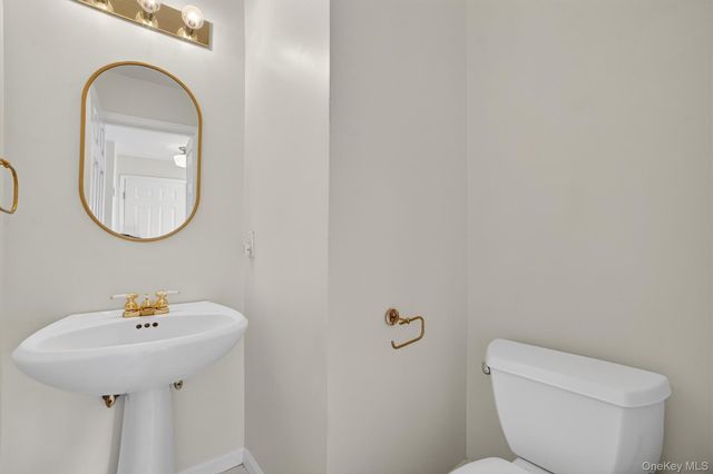 14 Pond View Lane, Ossining, NY 10562