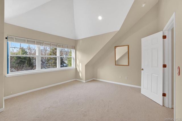 14 Pond View Lane, Ossining, NY 10562