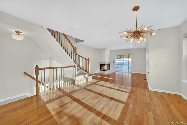 14 Pond View Lane, Ossining, NY 10562