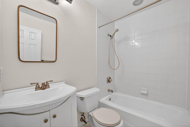 14 Pond View Lane, Ossining, NY 10562