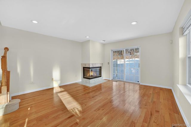 14 Pond View Lane, Ossining, NY 10562