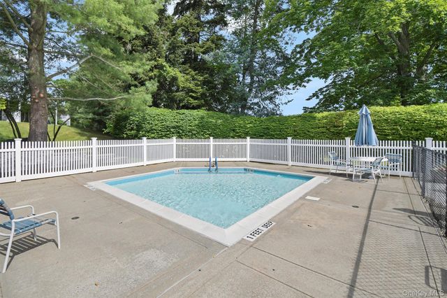 14 Pond View Lane, Ossining, NY 10562