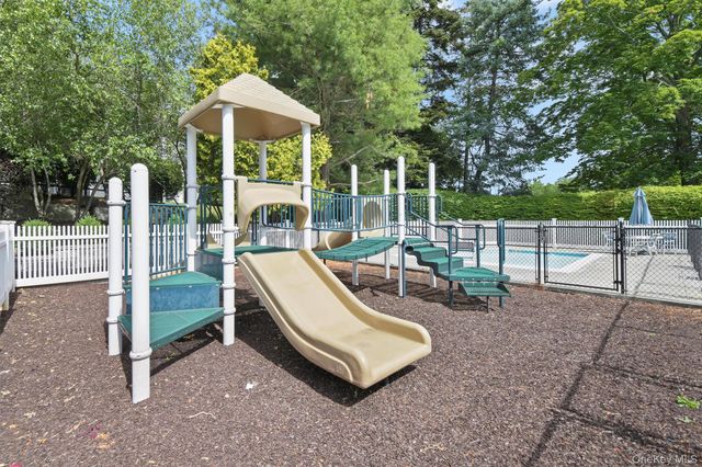 14 Pond View Lane, Ossining, NY 10562